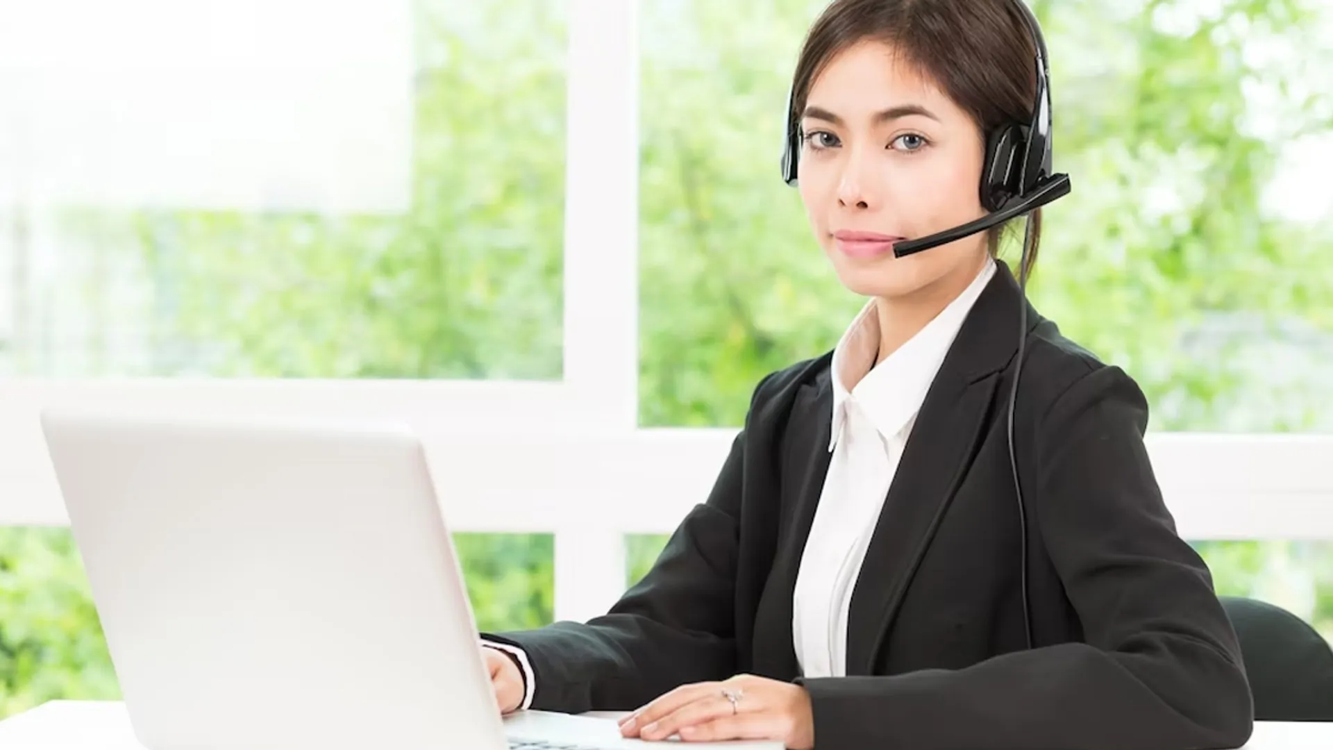 Đội ngũ hỗ trợ khách hàng 888slot sẵn sàng phục vụ